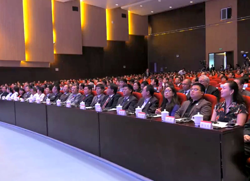 每個(gè)婦女，每個(gè)兒童啟動(dòng)儀式